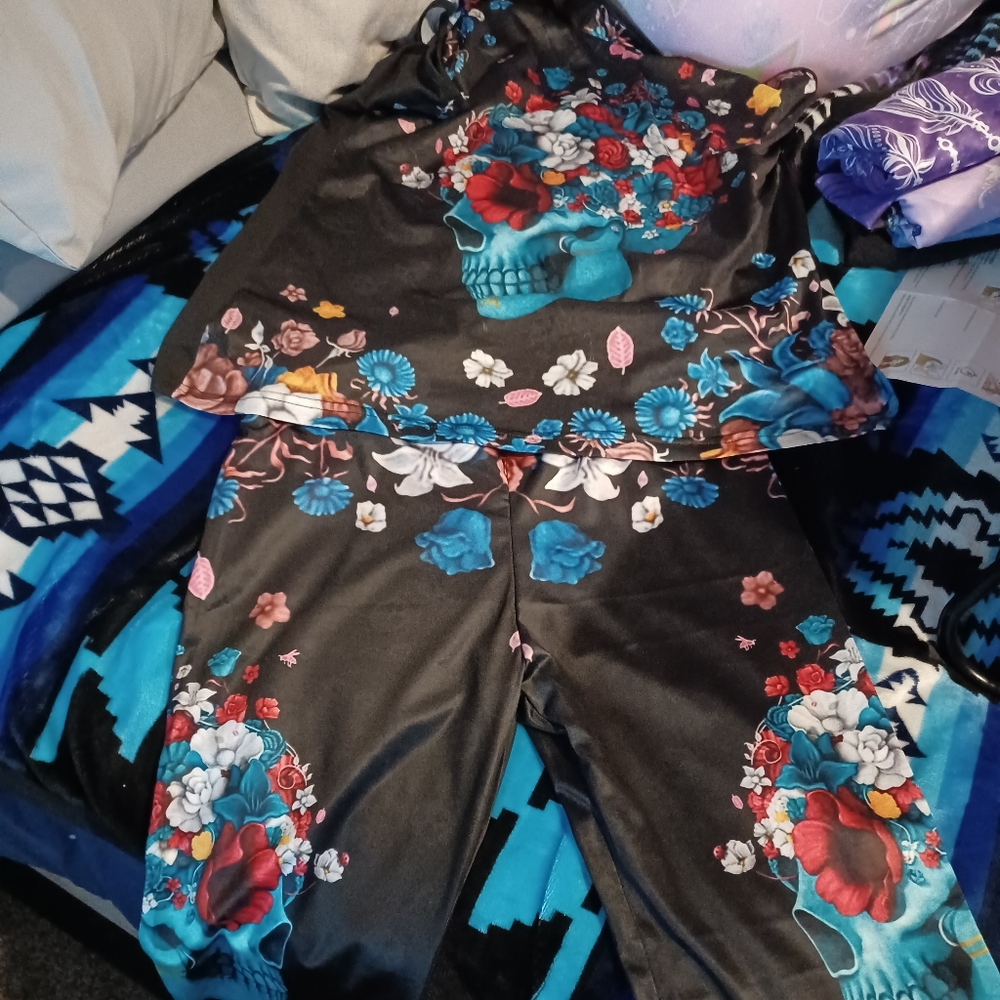 Skeleton and roses yoga outfit